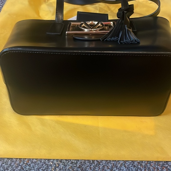 NWT Valentino by Mario Valentino Delphine Super V Tote With Dust Bag - Picture 4 of 8